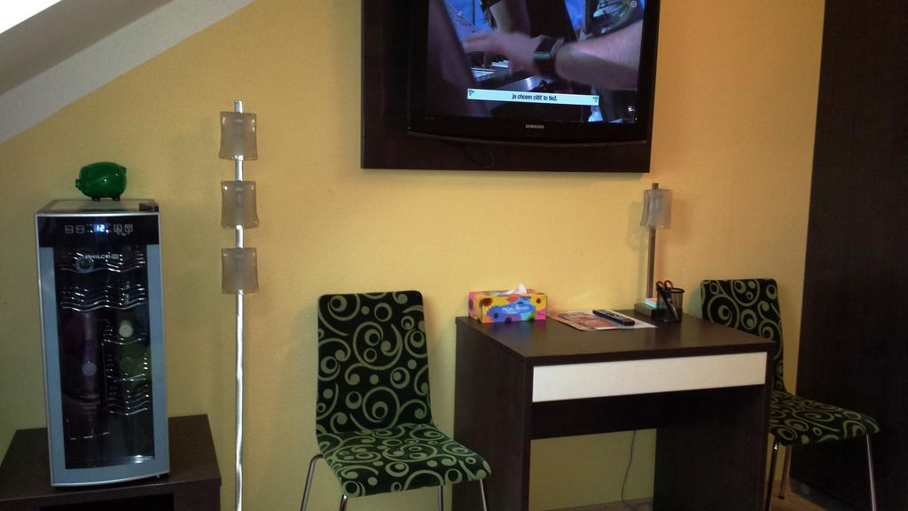 Free Apartman Bešeňová Habitación foto