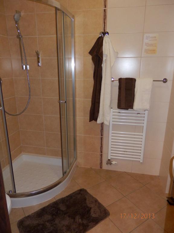 Free Apartman Bešeňová Habitación foto